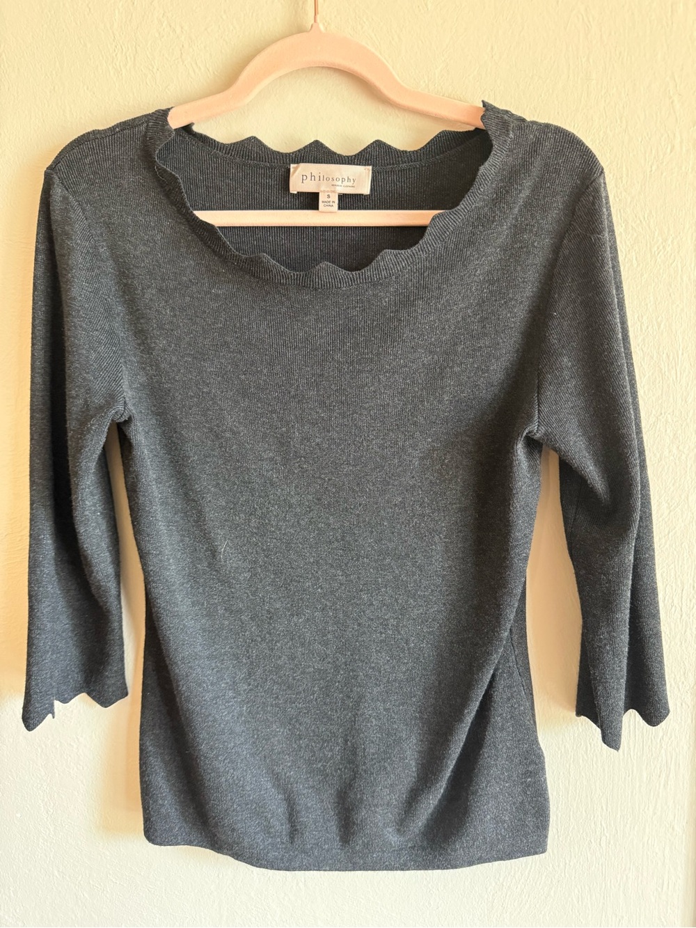 Philosophy Charcoal Gray Scalloped Neck Ribbed Knit 3/4 Sleeve Sweater S